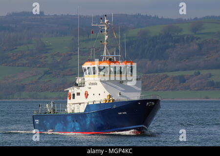 Die aircrew Training/naval Support Vessel MV-SMIT-Anzeige 'yare, vorbei an der Greenock East India Hafen während der Übung gemeinsame Krieger 18-1. Stockfoto