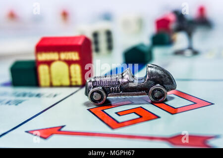 Monopoly Brettspiel in der Nähe mit dem Auto vorbei. Stockfoto