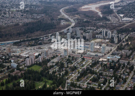 Burnaby, Greater Vancouver, British Columbia, Kanada - 3. April: Luftaufnahme von Laugheed Mall und Baustelle. Stockfoto