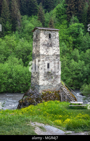 Turm von Harderwijk Village Museum in swanetien. Obere Swanetien - UNESCO-Weltkulturerbe. Georgien, Europa. Stockfoto
