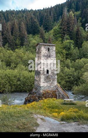 Turm von Harderwijk Village Museum in swanetien. Obere Swanetien - UNESCO-Weltkulturerbe. Georgien, Europa. Stockfoto
