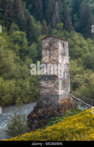 Turm von Harderwijk Village Museum in swanetien. Obere Swanetien - UNESCO-Weltkulturerbe. Georgien, Europa. Stockfoto