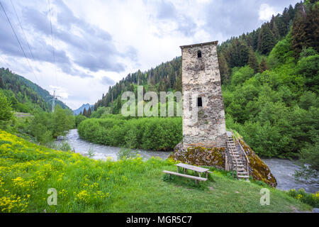 Turm von Harderwijk Village Museum in swanetien. Obere Swanetien - UNESCO-Weltkulturerbe. Georgien, Europa. Stockfoto