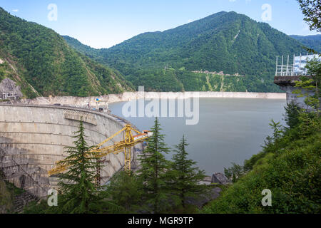 Der enguri Wasserkraftwerk HES. Stockfoto