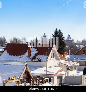 Wladimir, Russland - März 9, 2018: neue Wohnhäuser in Schladming Stadt. Susdal ist eine der ältesten russischen Städte, es ist die kleinste der Russischen Stockfoto