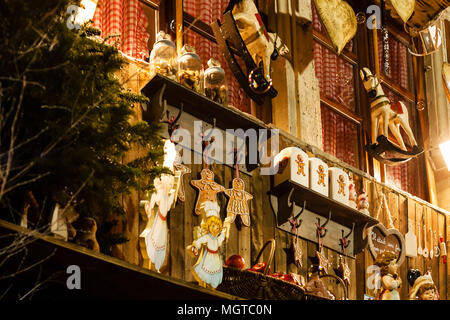 Straßburg, Frankreich, 11. Dezember 2011: lokale Weihnachten Spielzeug im Messegelände Pavillon auf traditionelle Xmas Messe in Straßburg. Die Straßburg Chris Stockfoto