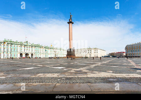 Blick auf den Schlossplatz in Sankt Petersburg Stadt im Frühjahr Stockfoto