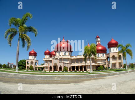 Baitul Makmur Meulaboh Große Moschee ist die größte Moschee der westlichen Küste von Meulaboh Stadt, Provinz Aceh, Indonesien. Stockfoto