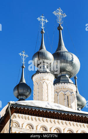 Kuppel der Kirche von Smolensk Ikone der Gottesmutter in Schladming Stadt im Winter in Wladimir oblast Russland Stockfoto