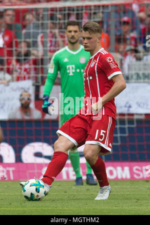 München, Deutschland. 28 Apr, 2018. Lars Lukas Mai (FCB) am Ball, Single Action. Hintere Torwart Sven Ulreich (FCB) GES/Fußball/1. Bundesliga: FC Bayern München - Eintracht Frankfurt, 28.04.2018 Fußball: 1.Liga: Bayern vs Eintracht Frankfurt, München, 28. April 2018 | Verwendung der weltweiten Kredit: dpa/Alamy leben Nachrichten Stockfoto