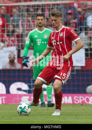 München, Deutschland. 28 Apr, 2018. Lars Lukas Mai (FCB) am Ball, Single Action. Hintere Torwart Sven Ulreich (FCB) GES/Fußball/1. Bundesliga: FC Bayern München - Eintracht Frankfurt, 28.04.2018 Fußball: 1.Liga: Bayern vs Eintracht Frankfurt, München, 28. April 2018 | Verwendung der weltweiten Kredit: dpa/Alamy leben Nachrichten Stockfoto