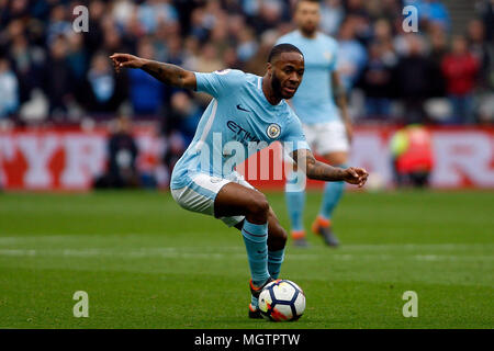 London, Großbritannien. 29 Apr, 2018. Raheem Sterling von Manchester City in Aktion. Premier League match, West Ham United v Manchester City an der London Stadium, Queen Elizabeth Olympic Park in London am Sonntag, den 29. April 2018. Dieses Bild dürfen nur für redaktionelle Zwecke verwendet werden. Nur die redaktionelle Nutzung, eine Lizenz für die gewerbliche Nutzung erforderlich. Keine Verwendung in Wetten, Spiele oder einer einzelnen Verein/Liga/player Publikationen. pic von Steffan Bowen/Andrew Orchard sport Fotografie/Alamy Live news Credit: Andrew Orchard sport Fotografie/Alamy leben Nachrichten Stockfoto