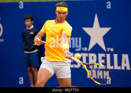 Barcelona, Spanien. 29. April 2018. Rafa Nadal spielt bei der ATP Barcelona Open Banc Sabadell Conde de Godo Tournament am 29. April in Barcelona, Spanien 2018. Credit: Christian Bertrand/Alamy leben Nachrichten Stockfoto