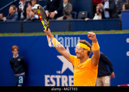 Barcelona, Spanien. 29. April 2018. Rafa Nadal feiert den Sieg am ATP Barcelona Open Banc Sabadell Conde de Godo Tournament am 29. April in Barcelona, Spanien 2018. Credit: Christian Bertrand/Alamy leben Nachrichten Stockfoto