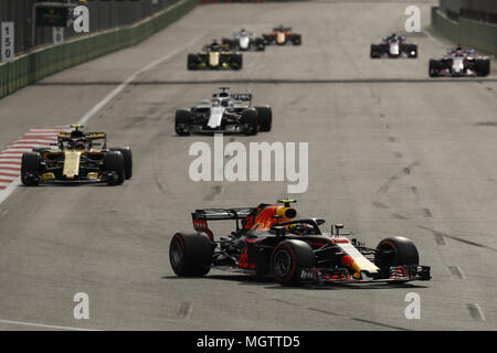 Baku, Aserbaidschan. 29 Apr, 2018. 33 VERSTAPPEN Max (NLD), Red Bull Tag Heuer RB14, Sie kann während der Formel-1-Weltmeisterschaft 2018, dem Grand Prix von Europa in Aserbaidschan vom 26. bis 29. April in Baku -: Weltmeisterschaft; 2018; Grand Prix Aserbaidschan, Grand Prix von Europa, Formel 1 2018, 29.04.2018. | Verwendung der weltweiten Kredit: dpa Picture alliance/Alamy leben Nachrichten Stockfoto