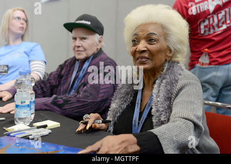 Dortmund, Deutschland. 27 Apr, 2018. Walter Koenig und Nichelle Nichols am Ziel Star Trek Deutschland Parteitag in der Westfalenhalle. Dortmund, 27.04.2018 | Verwendung der weltweiten Kredit: dpa Picture alliance/Alamy leben Nachrichten Stockfoto