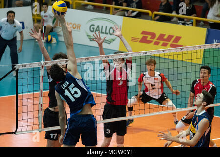 Corigliano-Rossano, der Italienischen Nationalen Volleyball-WM für Männer unter 20 (U20) gewinnt 3-0 gegen die Schweiz und qualifiziert sich für die Europameisterschaften für Männer Volleyball unter 20. 29/04/2018, Corigliano-Rossano, Italien Stockfoto