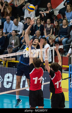 Corigliano-Rossano, der Italienischen Nationalen Volleyball-WM für Männer unter 20 (U20) gewinnt 3-0 gegen die Schweiz und qualifiziert sich für die Europameisterschaften für Männer Volleyball unter 20. 29/04/2018, Corigliano-Rossano, Italien Stockfoto