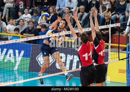 Corigliano-Rossano, der Italienischen Nationalen Volleyball-WM für Männer unter 20 (U20) gewinnt 3-0 gegen die Schweiz und qualifiziert sich für die Europameisterschaften für Männer Volleyball unter 20. 29/04/2018, Corigliano-Rossano, Italien Stockfoto