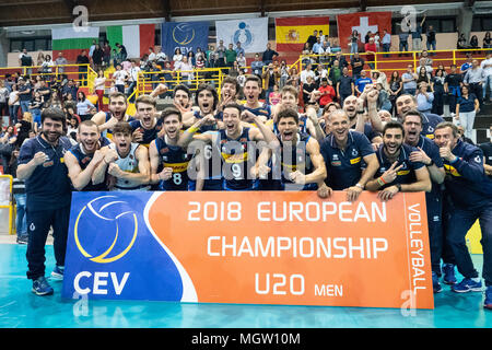 Corigliano-Rossano, der Italienischen Nationalen Volleyball-WM für Männer unter 20 (U20) gewinnt 3-0 gegen die Schweiz und qualifiziert sich für die Europameisterschaften für Männer Volleyball unter 20. 29/04/2018, Corigliano-Rossano, Italien Stockfoto