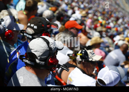 Talladega, Alabama, USA. 29 Apr, 2018. Ventilatoren schauen auf den Tribünen während der geico 500 bei Talladega Superspeedway in Talladega, Alabama. Quelle: Chris Owens Asp Inc/ASP/ZUMA Draht/Alamy leben Nachrichten Stockfoto