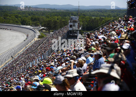 Talladega, Alabama, USA. 29 Apr, 2018. Ventilatoren schauen auf den Tribünen während der geico 500 bei Talladega Superspeedway in Talladega, Alabama. Quelle: Chris Owens Asp Inc/ASP/ZUMA Draht/Alamy leben Nachrichten Stockfoto