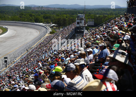 Talladega, Alabama, USA. 29 Apr, 2018. Ventilatoren schauen auf den Tribünen während der geico 500 bei Talladega Superspeedway in Talladega, Alabama. Quelle: Chris Owens Asp Inc/ASP/ZUMA Draht/Alamy leben Nachrichten Stockfoto