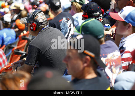 Talladega, Alabama, USA. 29 Apr, 2018. Ventilatoren schauen auf den Tribünen während der geico 500 bei Talladega Superspeedway in Talladega, Alabama. Quelle: Chris Owens Asp Inc/ASP/ZUMA Draht/Alamy leben Nachrichten Stockfoto