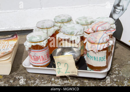 Marmelade marmelade Gläser zum Verkauf Stockfoto