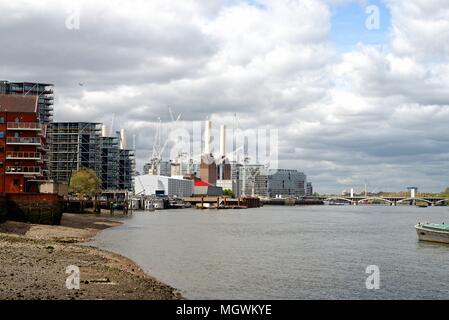 Die Sanierung der Battersea Power Station bei Nine Elms London England Großbritannien Stockfoto