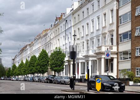 Große Reihenhäuser auf Claverton Street Pimlico London England Großbritannien Stockfoto