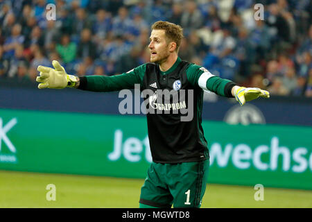 Sport, Fußball, Bundesliga, 2017/2018, FC Schalke 04 gegen Borussia Mönchengladbach 1:1, Veltins Arena Gelsenkirchen, Szene des Spiels, keeper Ralf Faehrmann (S04) Stockfoto