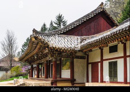 Kleine Pavillon auf Pohyeon-sa in Myohyang-san, Nordkorea Stockfoto