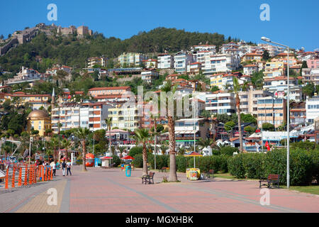 Alanya Promenade und die Burg von Alanya, Mittelmeer, Türkei Stockfoto