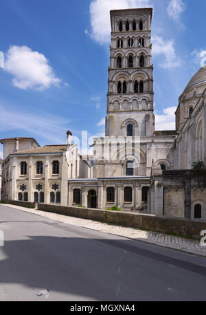 Turm der St. Peter Kathedrale in Angouleme, Poitou Charentes, Frankreich Stockfoto