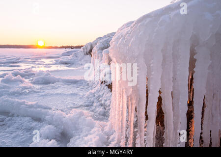 Gefrorene Ostsee von Koirien uimaranta, Toppelunde, Espoo, Finnland, Europa Stockfoto