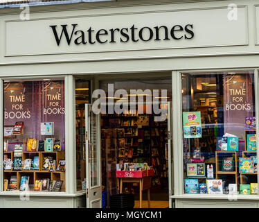 Waterstones Book Store Front und Beschilderung in Brentwood Essex Stockfoto