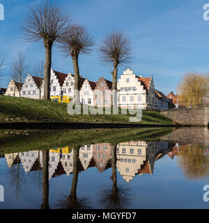 Giebelhäuser am Marktplatz in der so genannten "Niederländisch" Stadt mit ihrer Stadt Grachten, Friedrichstadt, Schleswig-Holstein, Deutschland, Europa Stockfoto