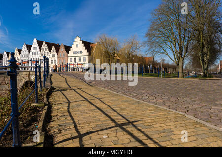 Giebelhäuser am Marktplatz in der so genannten "Niederländisch" Stadt mit ihrer Stadt Grachten, Friedrichstadt, Schleswig-Holstein, Deutschland, Europa Stockfoto