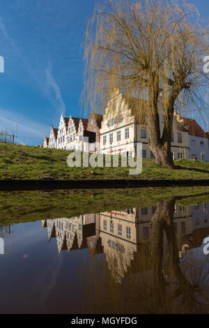 Giebelhäuser am Marktplatz in der so genannten "Niederländisch" Stadt mit ihrer Stadt Grachten, Friedrichstadt, Schleswig-Holstein, Deutschland, Europa Stockfoto