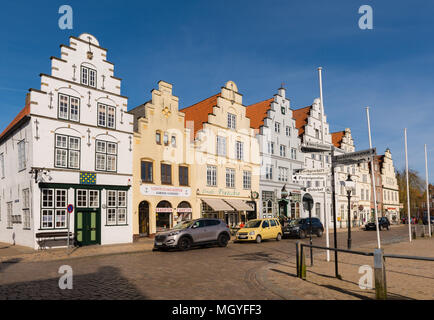 Giebelhäuser am Marktplatz in der so genannten "Niederländisch" Stadt mit ihrer Stadt Grachten, Friedrichstadt, Schleswig-Holstein, Deutschland, Europa Stockfoto