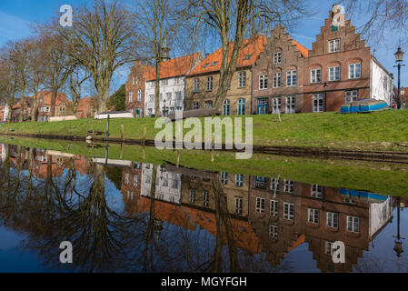 Giebelhäuser am Marktplatz in der so genannten "Niederländisch" Stadt mit ihrer Stadt Grachten, Friedrichstadt, Schleswig-Holstein, Deutschland, Europa Stockfoto