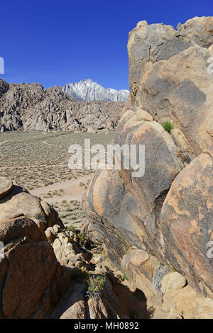 Alabama Hills, ein Film der Ort für viele Aussenaufnahmen von Hollywood Filmen sowie beliebtes Erholungsgebiet unter Mount Whitney in der östlichen Sierra, Kalifornien Stockfoto