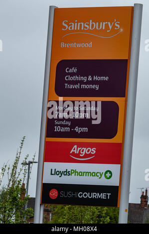 Sainsbury's und Asda die Fusion Sainsbury Brentwood signage Stockfoto