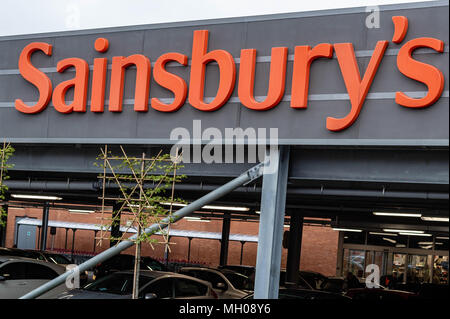 Sainsbury's und Asda die Fusion Sainsbury Brentwood signage Stockfoto