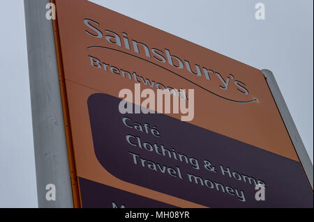 Sainsbury's und Asda die Fusion Sainsbury Brentwood signage Stockfoto