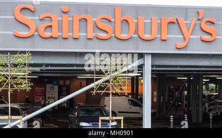 Sainsbury's und Asda die Fusion Sainsbury Brentwood signage Stockfoto