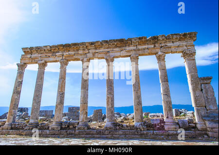 Große Kolonnade in Apamea, die wichtigsten colonnaded Straße der alten Stadt von Apamea in der Orontes Tal im Nordwesten von Syrien. Stockfoto