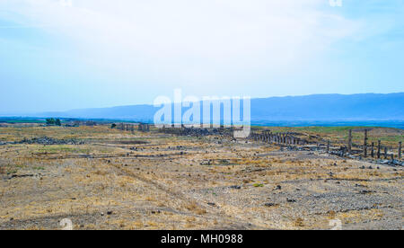 Große Kolonnade in Apamea, die wichtigsten colonnaded Straße der alten Stadt von Apamea in der Orontes Tal im Nordwesten von Syrien. Stockfoto