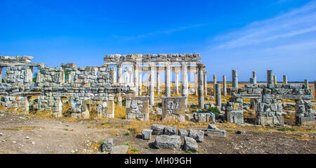 Große Kolonnade in Apamea, die wichtigsten colonnaded Straße der alten Stadt von Apamea in der Orontes Tal im Nordwesten von Syrien. Stockfoto